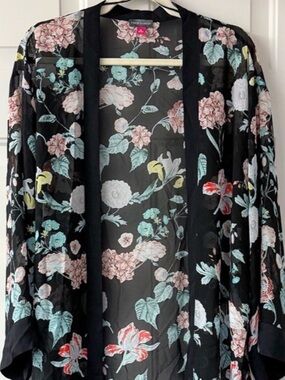 VINCE CAMUTO sheer kimono
